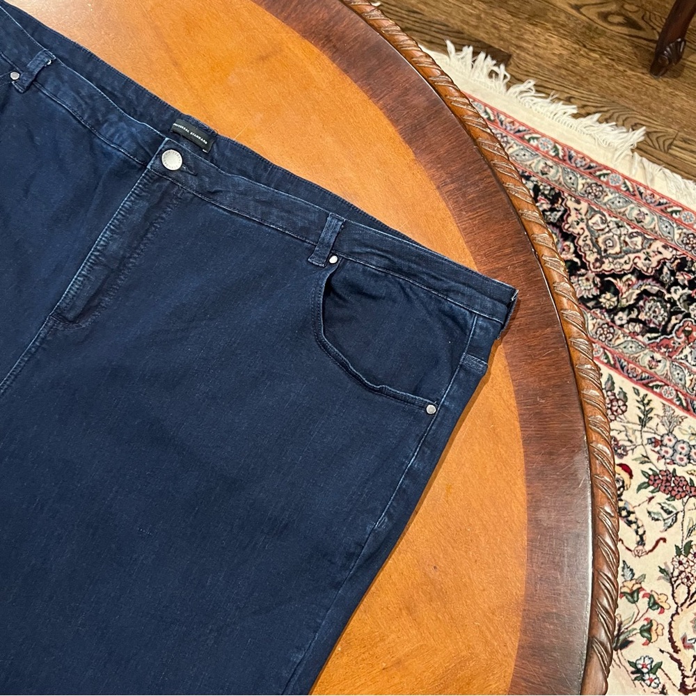 Universal Standard Sava High Rise Flare Jeans Dark Indigo Wash Approximating 30 - Picture 6 of 16